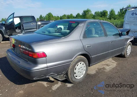 1998 Toyota Camry Le z USA, uszkodzony, nr VIN JT2BG22K9W0215442